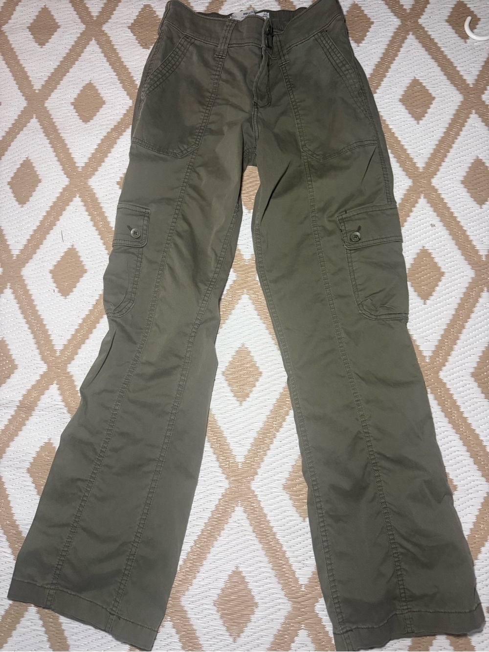 Hollister Women's Mid Rise Relaxed
Bootcut Cargo Pants Green Pockets
27